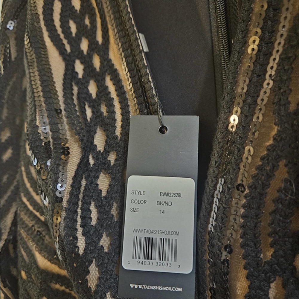 Tadashi Shoji Women's Long-Sleeve Sequin-Embroidered Gown NWT. Size 14 - Picture 3 of 6